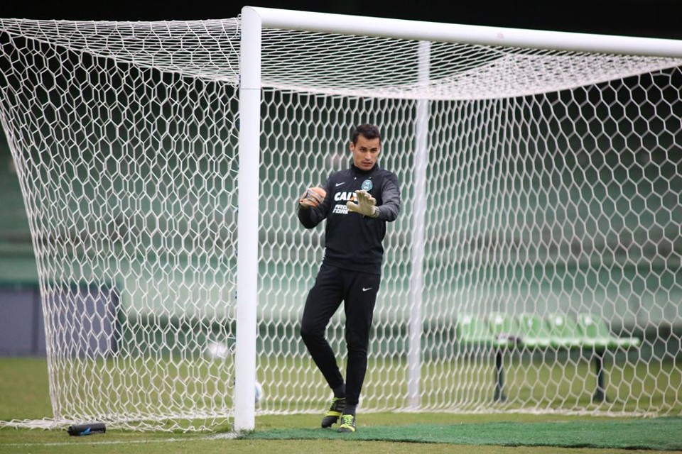 Após um início turbulento como goleiro titular do Coritiba, Bruno, de 24 anos, diz estar evoluindo. | Giuliano Gomes/Gazeta do Povo