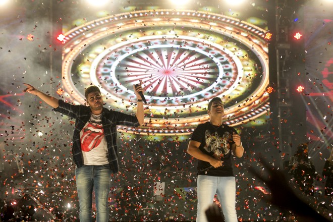 Os irmãos cantaram os maiores sucessos da carreira. | Brunno Covello/Gazeta do Povo