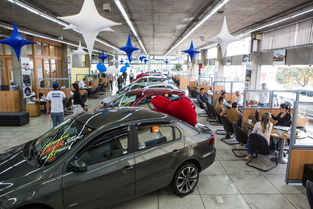 Venda de carros de passeio e comerciais leves caiu 24,3% em abril ante o mesmo mês de 2014. | Brunno Covello/Gazeta do Povo