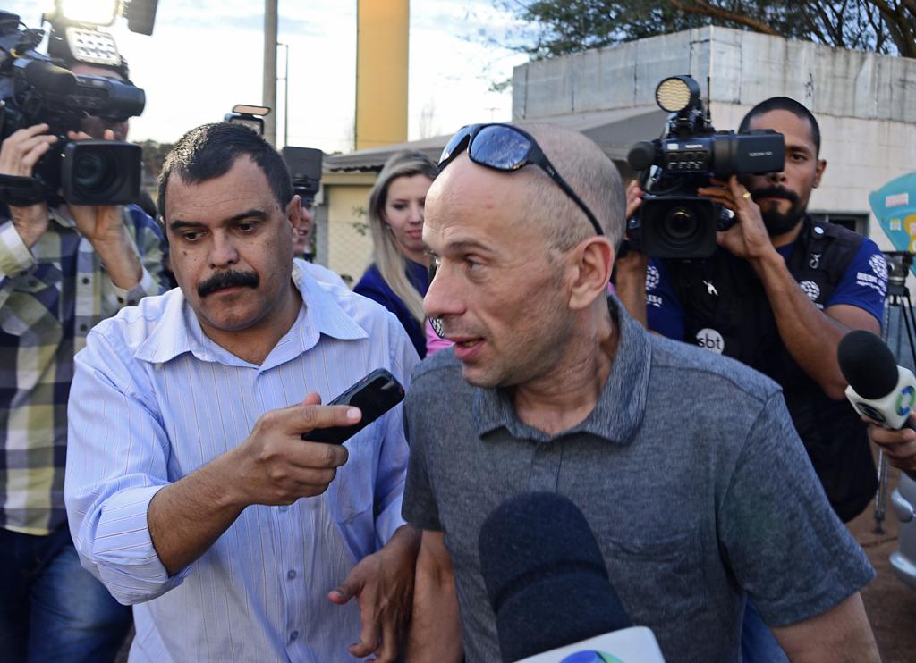 Rafael Ilha, no momento de sua soltura após uma prisão de Foz do Iguaçu, no Oeste do Paraná | Marcos Labanca/Gazeta do Povo/Arquivo