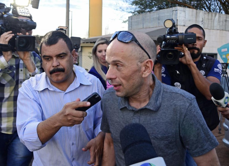Rafael Ilha, no momento de sua soltura após uma prisão de Foz do Iguaçu, no Oeste do Paraná | Marcos Labanca/Gazeta do Povo/Arquivo