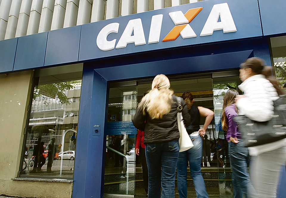 Responsável por 70% do crédito imobiliário no país, a Caixa busca formas de driblar a escassez de recursos para financia-mento de imóveis. | Marcelo Elias/Arquivo Gazeta do Povo
