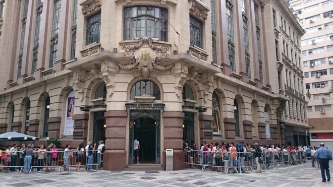 A fila no CCBB em São Paulo: no fim de semana, a espera para ver a exposição pode chegar a três horas. | Mislene Martins