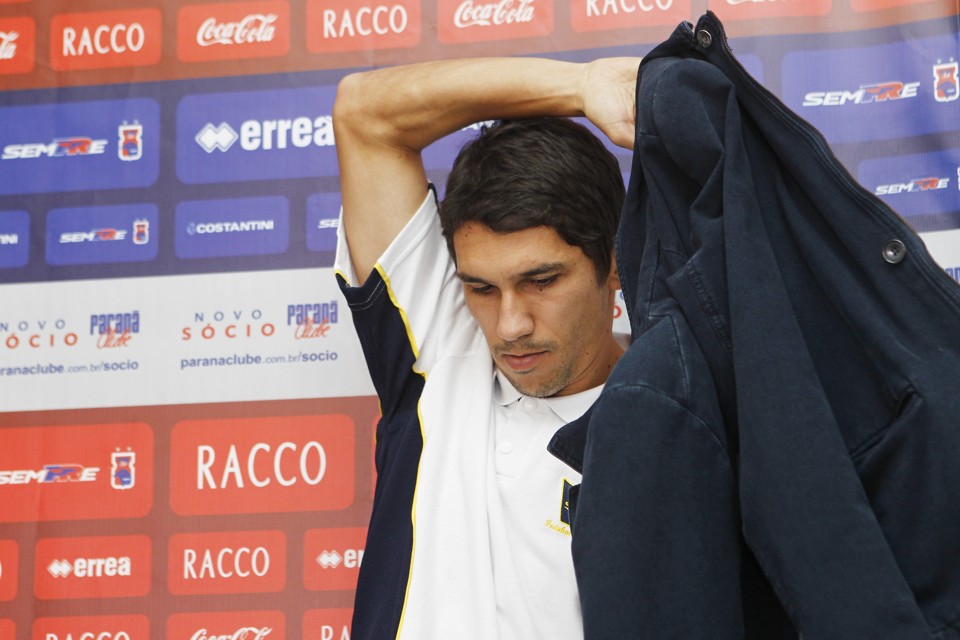 Na despedida, Lúcio Flávio pediu para a torcida não desistir do Paraná. | Antônio More/Gazeta do Povo
