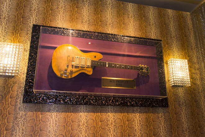 Guitarra de Ace Frehley, do Kiss. | Fred Kendi/Gazeta do Povo