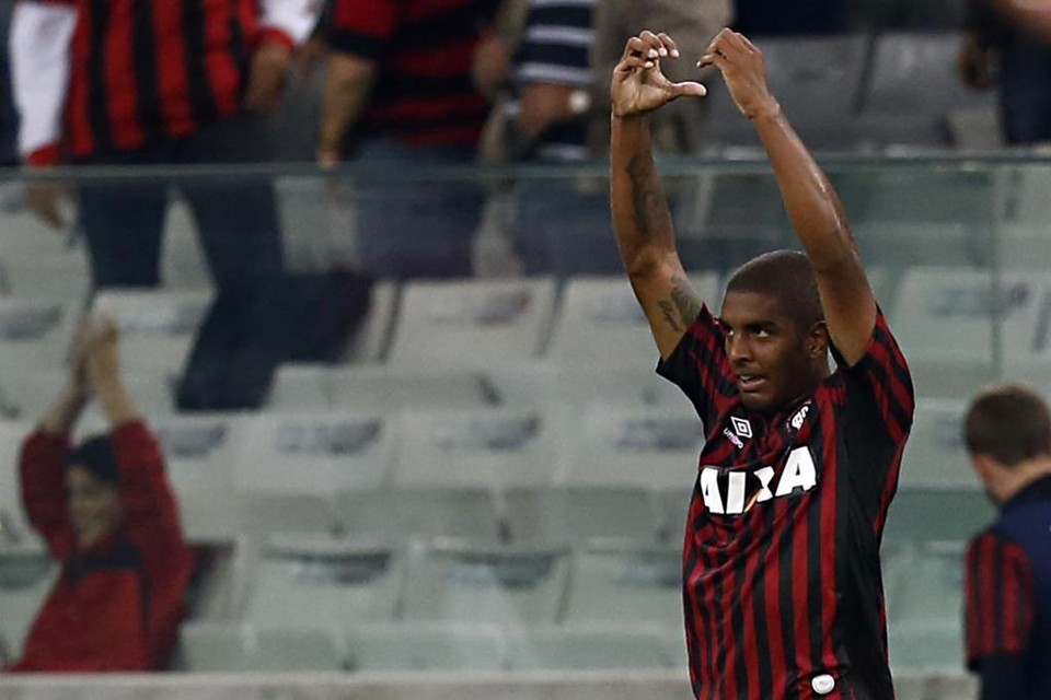 Damasceno vai ganhar uma chance na equipe de Milton Mendes para o duelo contra o Atlético-MG, domingo, na Arena da Baixada. | Felipe Rosa/Tribuna