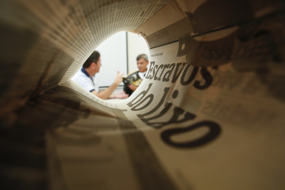 Alceu com o repórter Mauri König, sob a perspectiva da reportagem que os aproximou. | Marcelo Andrade/Gazeta do Povo