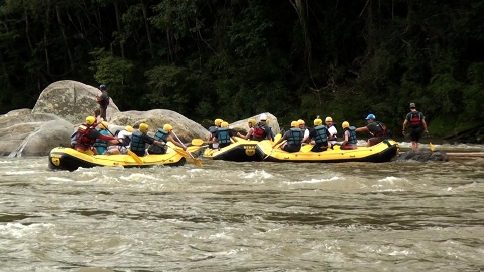Treinamento corporativo aposta em experiências inusitadas Rafting para desenvolver habilidades de liderança e condução, em programa do ISAE: experiência torna-se inesquecível. | Fotos: Divulgação/Perspectivação