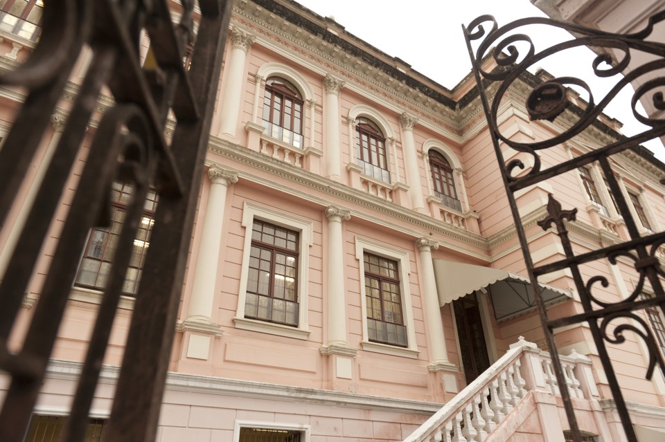 Instituo de Educação do Paraná, um dos primeiros pontos considerados para o roteiro da cultura afro, foi onde estudou Enedina Marques, primeira engenheira negra da UFPR, e possivelmente do país. | Marcelo Andrade/Gazeta do Povo