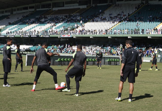 Coritiba faz último treino antes da final com os portões abertos. Cerca de três mil torcedores vieram prestigiar a equipe | Aniele Nascimento/Gazeta do Povo
