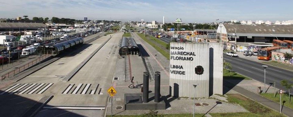 A conclusão da Linha Verde é uma das obras que, segundo a prefeitura de Curitiba, não deve ser afetada pelo contingenciamento de recursos do governo federal. | Antônio More/
Gazeta do Povo