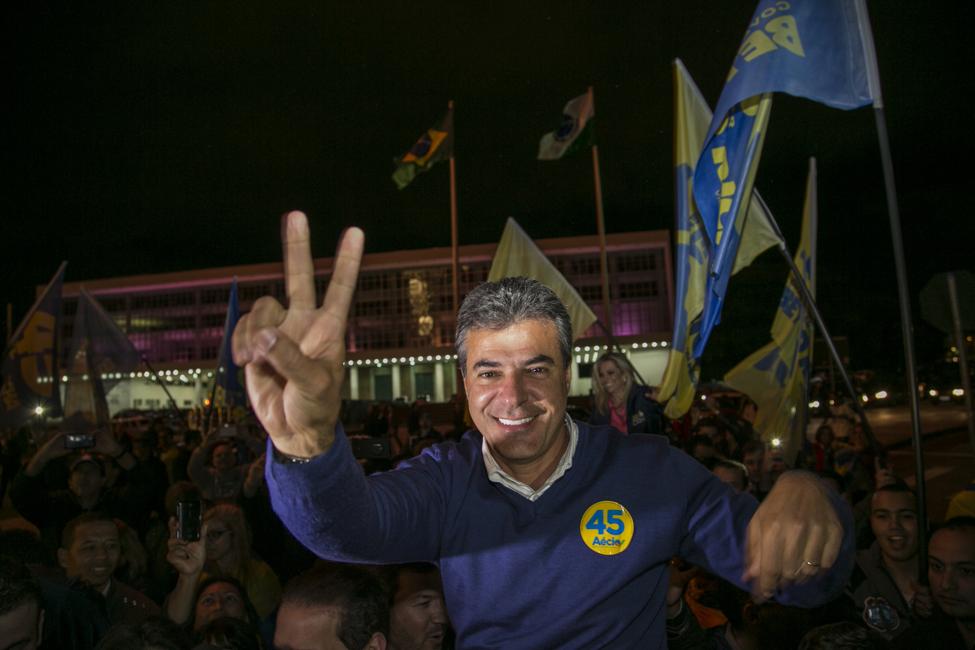 Richa em imagem do dia em que comemorou a reeleição, em outubro do ano passado: segundo denúncia, campanha teria tido caixa 2. | Marcelo Andrade/Gazeta do Povo