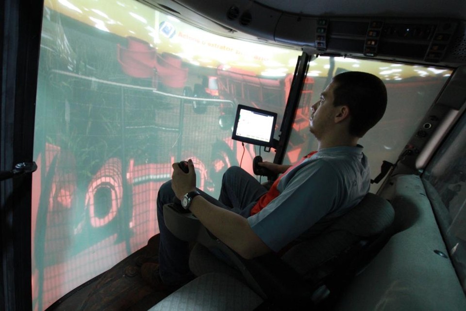 Simulador de colheitadeira de cana da Case IH: custo mais baixo e precisão em novo modelo de treinamento. | Divulgação