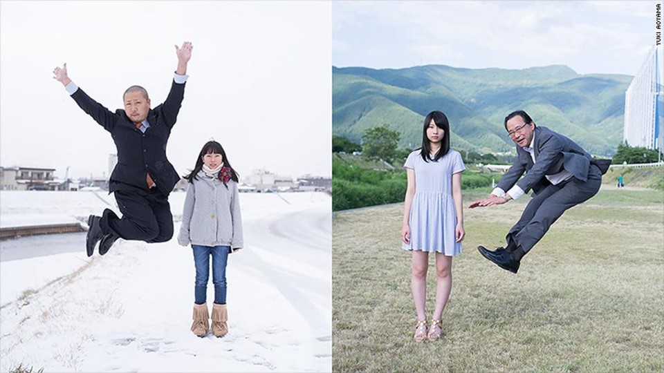 O renomado fotógrafo Yuki Aoyama conseguiu mais de mil poses inusitadas de homens de negócios | Yuki Aoyama/Divulgação