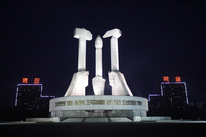 Monumento em homenagem ao partido único que governa a Coreia do Norte há mais de 60 anos. | José Luís Peixoto/Especial para a Gazeta do Povo