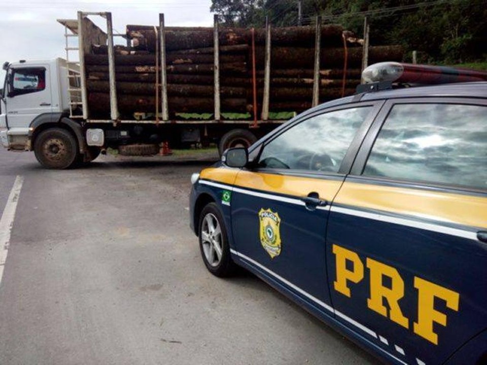 Veículo foi abordado no Contorno Sul, em Curitiba | PRF/Divulgação