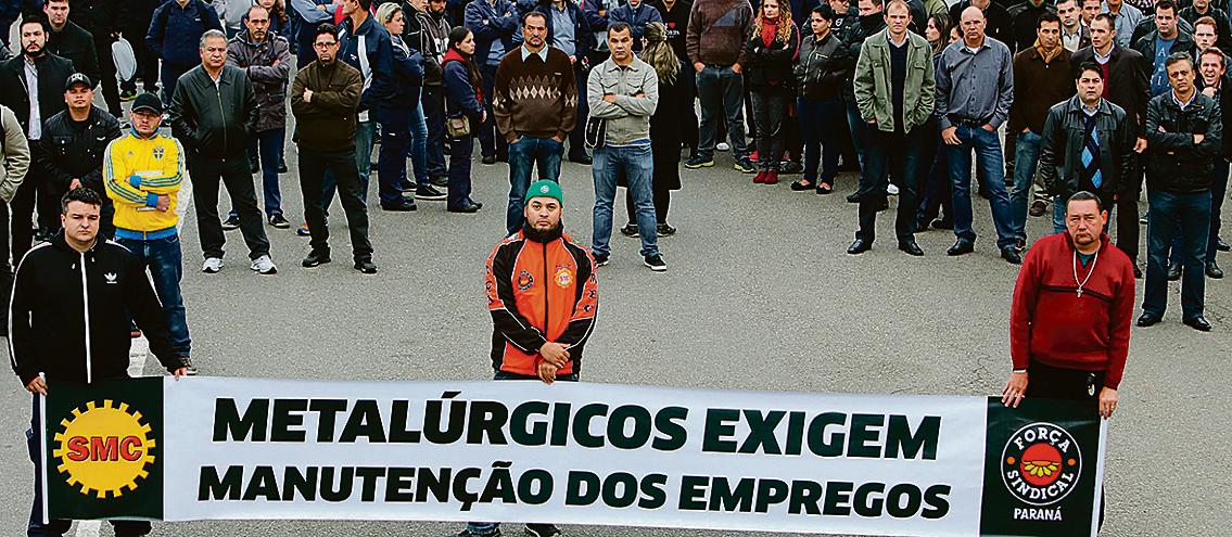Trabalhadores querem garantias da Volvo de que não haverá demissões na fábrica de Curitiba. | Rodolfo Buhrer/Reuter