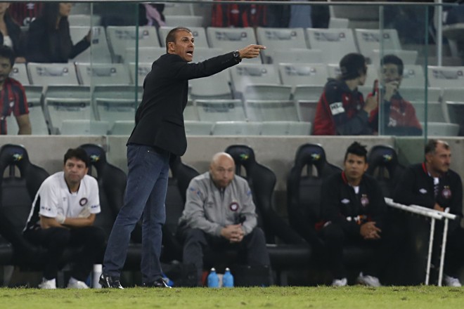Milton Mendes comandou a equipe pela primeira vez na Baixada. | Felipe Rosa/TRIBUNA DO PARANA