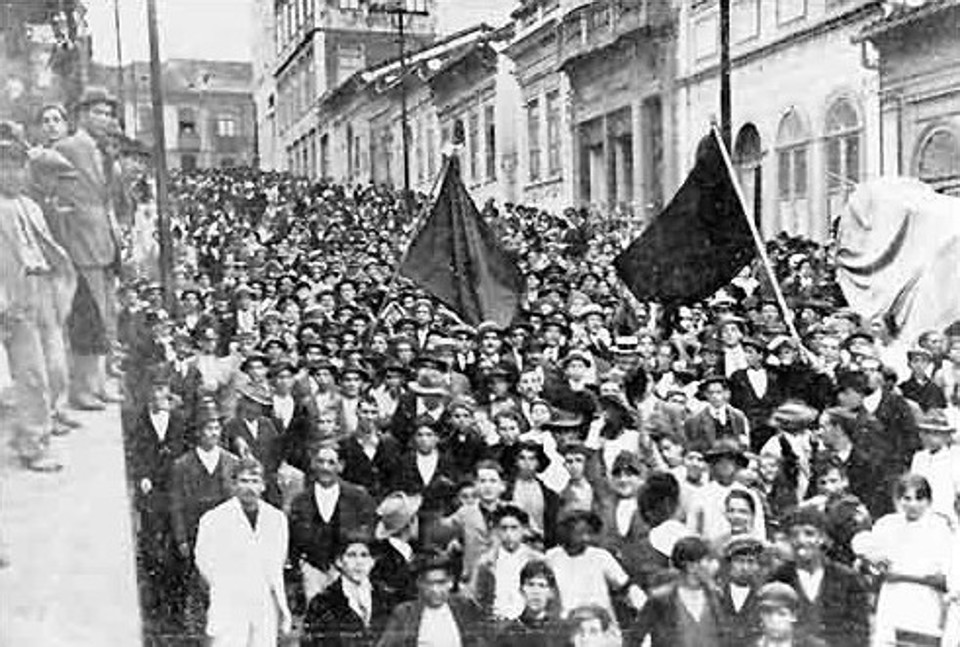 Primeira grande greve geral no Brasil, realizada na cidade de São Paulo em 1917. |