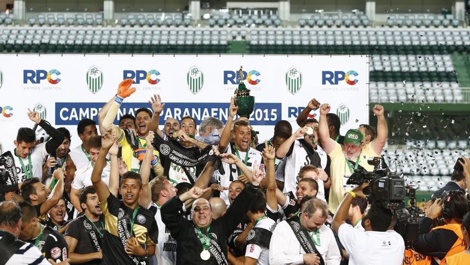 O Operário faz, pela primeira vez na história, a festa pelo título paranaense. | Daniel Castellano/Gazeta do Povo