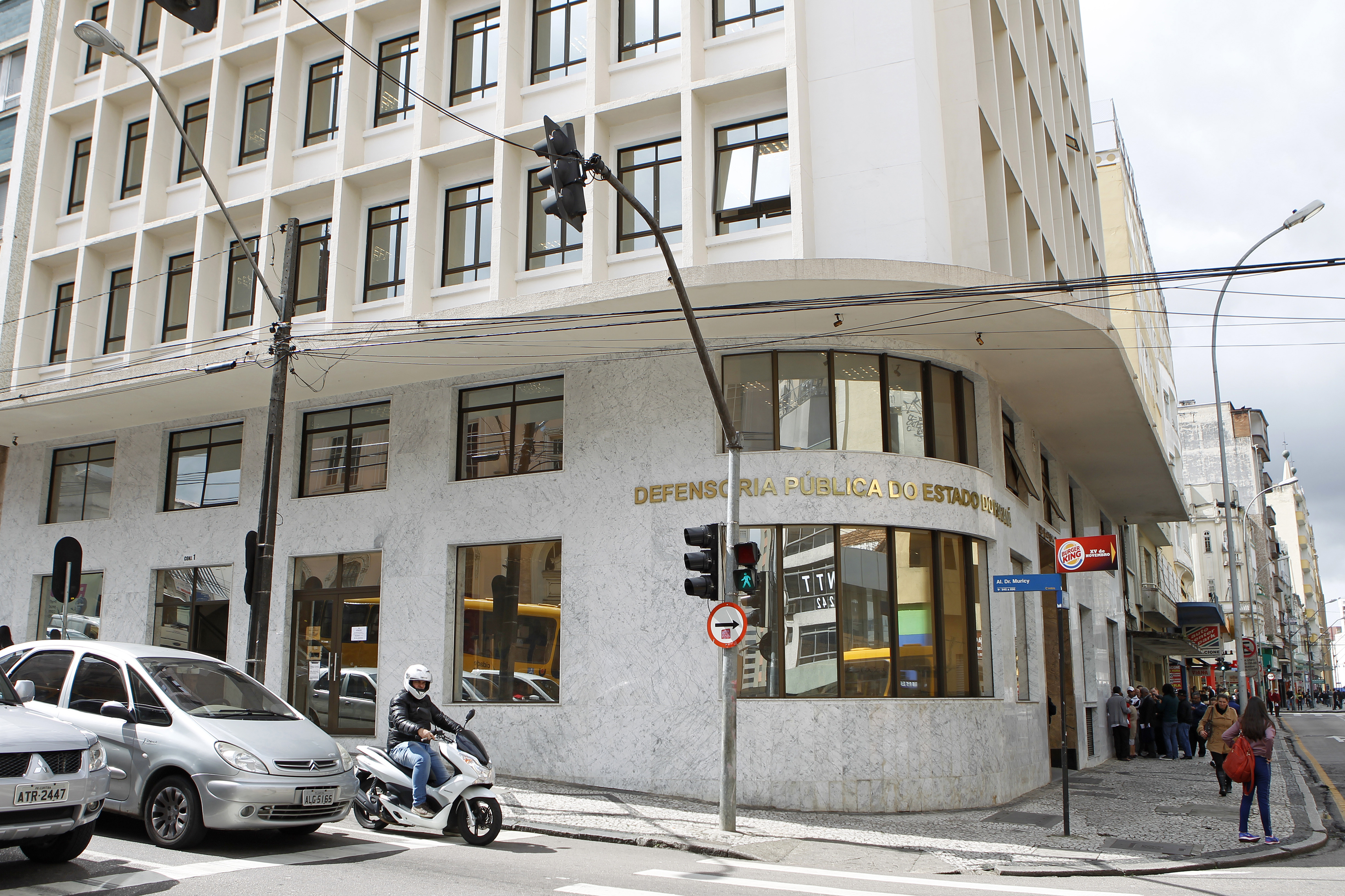 Sede da Defensoria Pública do estado: órgão conseguiu na Justiça restabelecer o orçamento inicial. | Antônio More/Gazeta do Povo