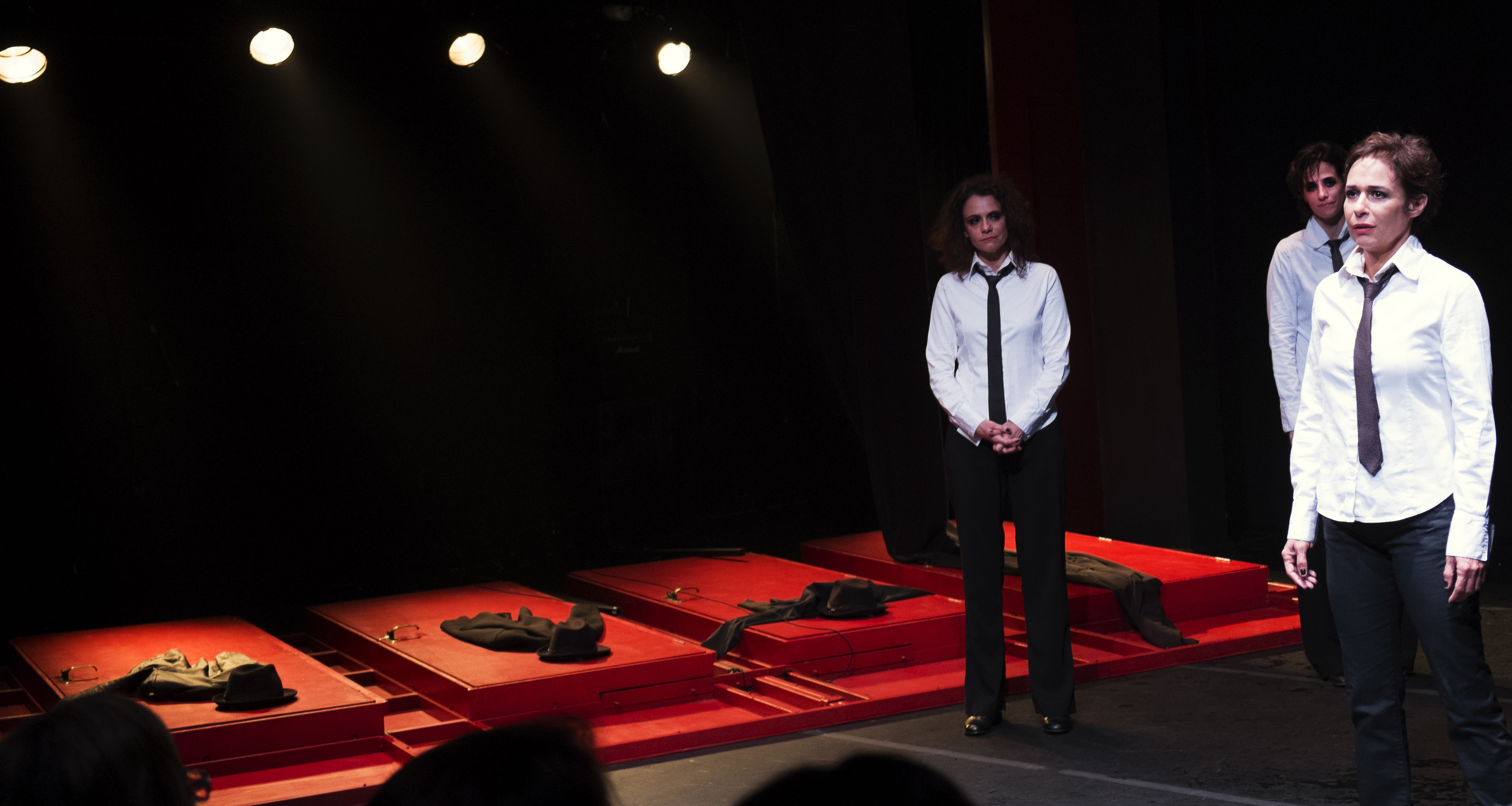 Cenário de Nômades  cria vida na metade do espetáculo – que, em Curitiba, ocupou o Guairão. | Divulgação