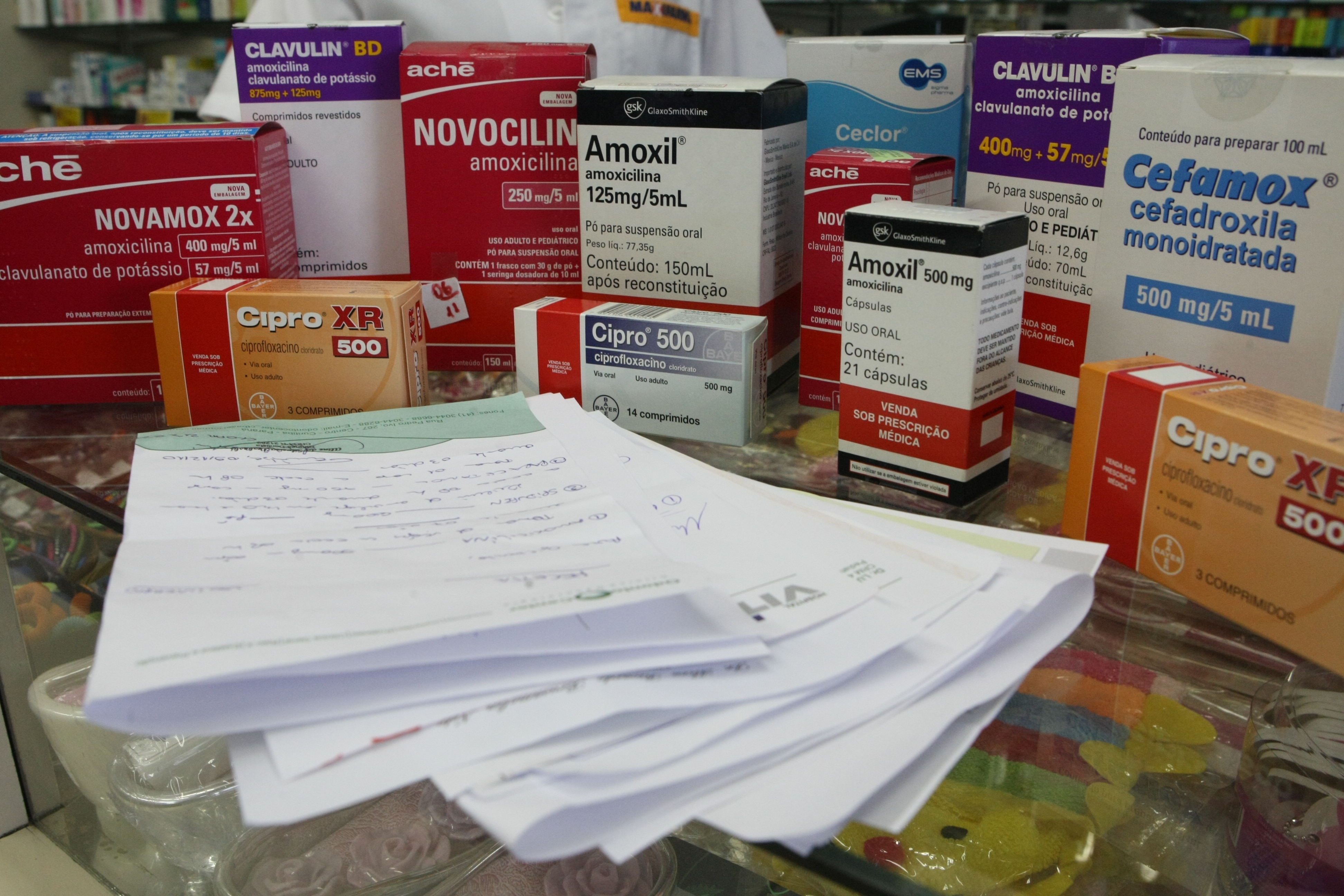 No Brasil, a compra de antibióticos está condicionada à apresentação da receita médica. | Marcelo Elias /Gazeta do Povo