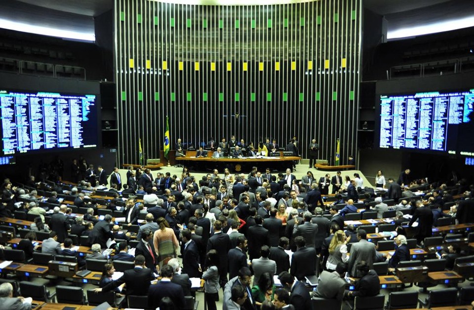 Plenário da Câmara vota de forma “fatiada” a reforma política. | Zeca Ribeiro/Agência Câmara