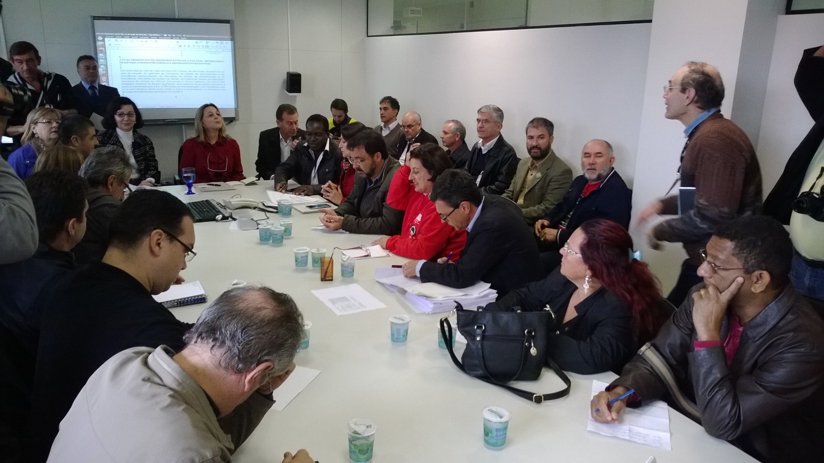 Reunião entre sindicalistas e representantes do governo: impasse continua. | Aniele Nascimento/Gazeta do Povo