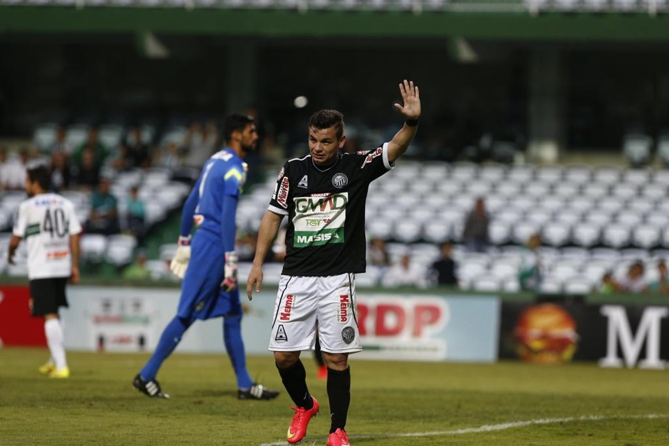 Ruy não comemorou ao marcar contra o Coxa. | Daniel Castellano/Gazeta do Povo