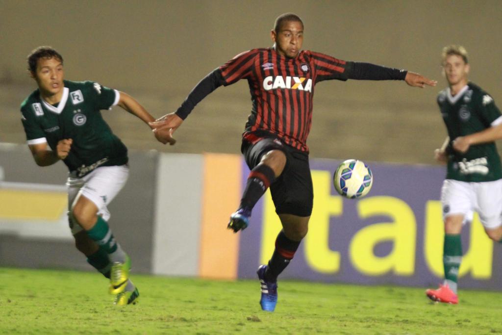 Walter passou em branco diante do Goiás, seu ex-clube. | Carlos Costa / Folhapress
