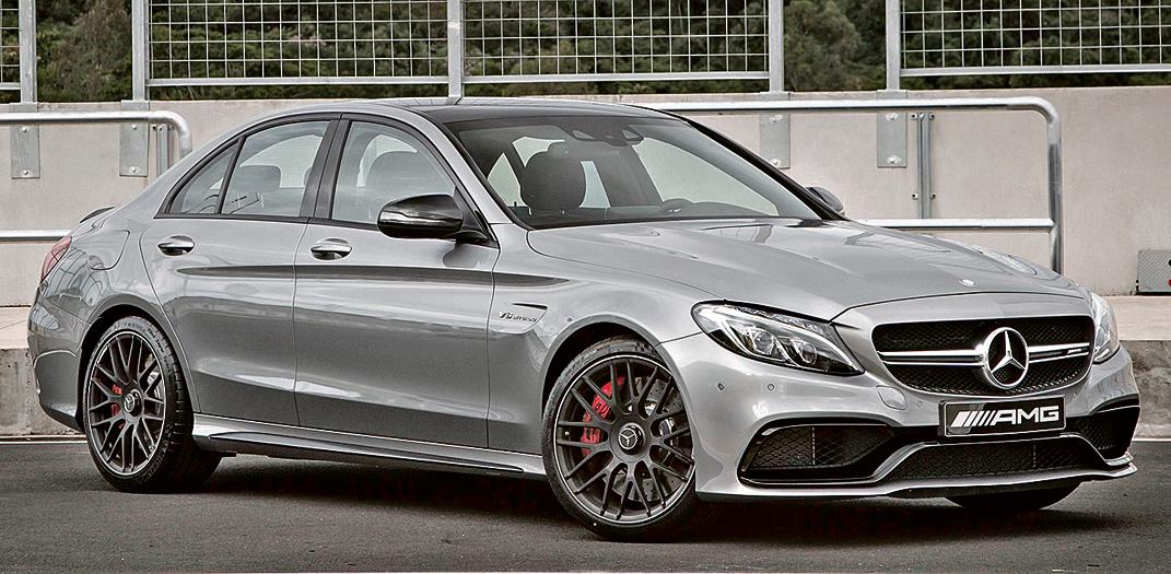 AMG C63 S é o irmão mais ‘nervoso’ do sedã Classe C, com design mais agressivo e motor 4.0 V8 biturbo, capaz de gerar até 510 cv. | Fotos: Malagrine/Divulgação/Mercedes-Benz
