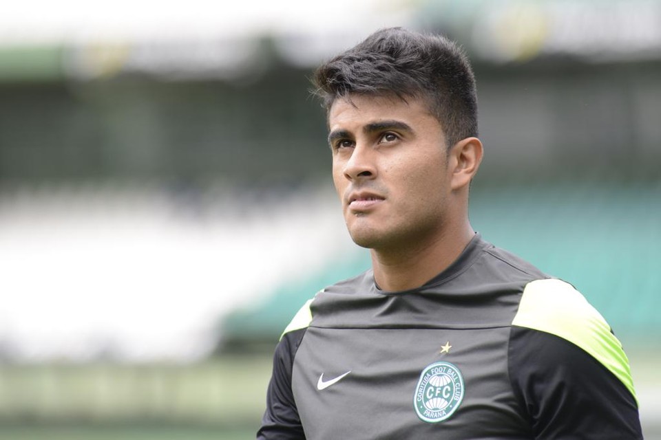 Rafhael Lucas  é a dúvida alviverde | Henry Milleo/Gazeta do Povo