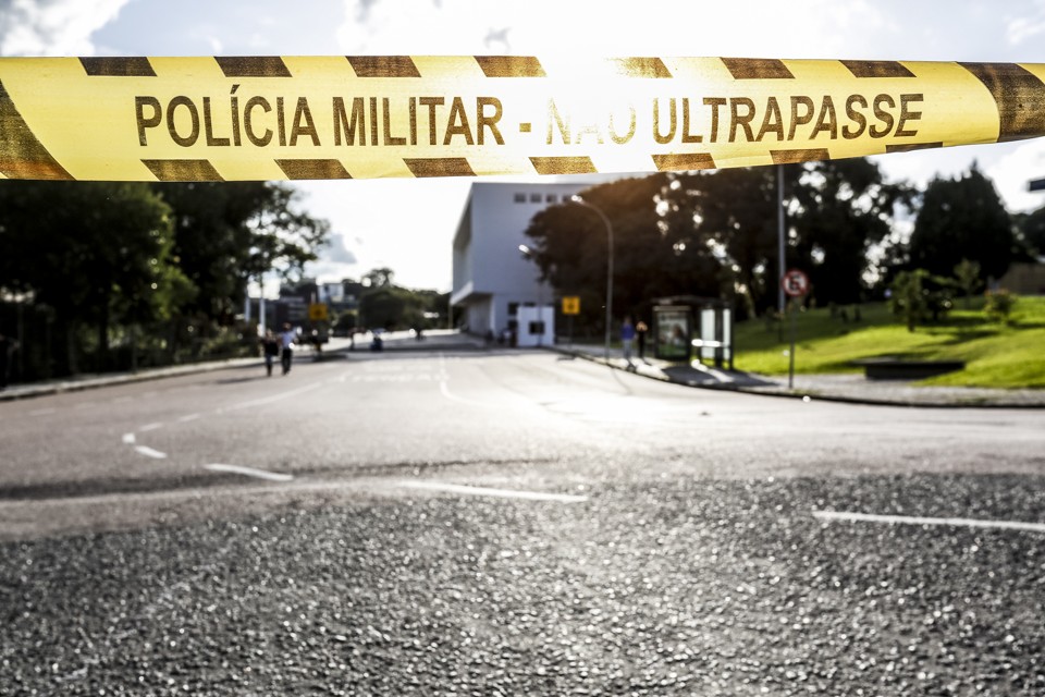 Policiais que participaram do cerco ao Centro Cívico precisam devolver dinheiro referente à diária de alimentação para o governo do estado. | Henry Milleo/Gazeta do Povo