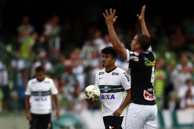 Ao Coritiba restou reconhecer que o Operário foi o melhor na final. | Albari Rosa/Gazeta do Povo