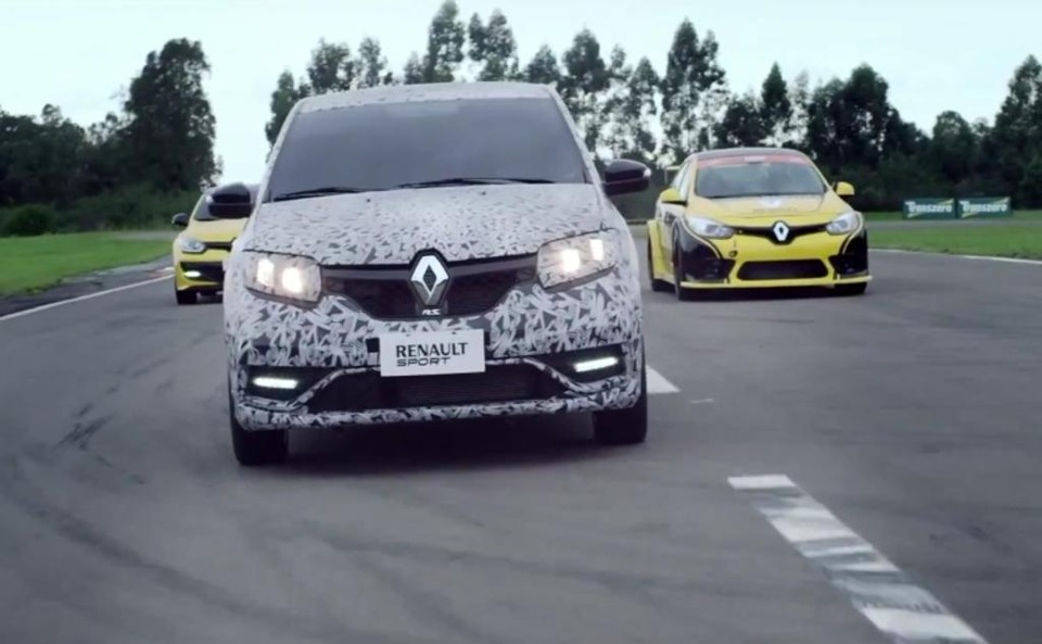 Sandero RS anda à frente de Mégane RS e Fluence de competição em vídeo promocional. | Reprodução/YouTube