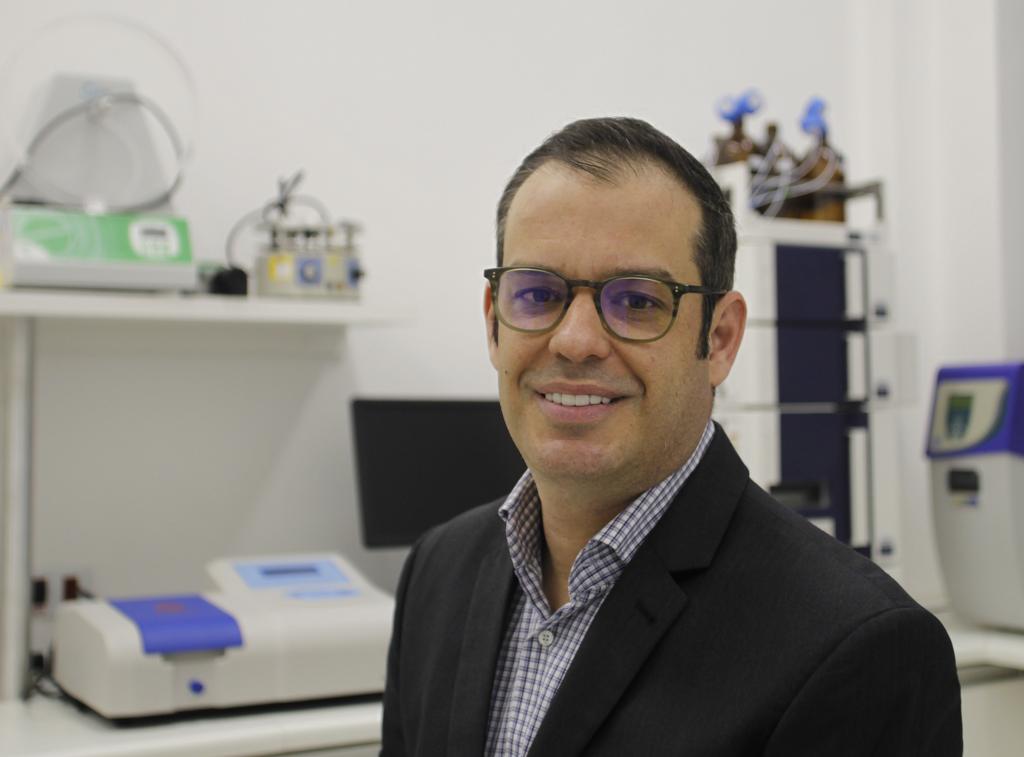 Fernando César da Silva, da Nunesfarma: cliente de fornecedores indianos há sete anos. | Jonathan Campos/Gazeta do Povo