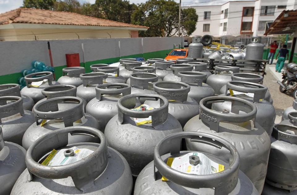 Gás de cozinha foi um dos produtos mais impactados pelo reajuste do ICMS, que passou a ter a maior alíquota do imposto no país: inflação do gás chegou a 7,35% em abril. | Antônio More/
Gazeta do Povo