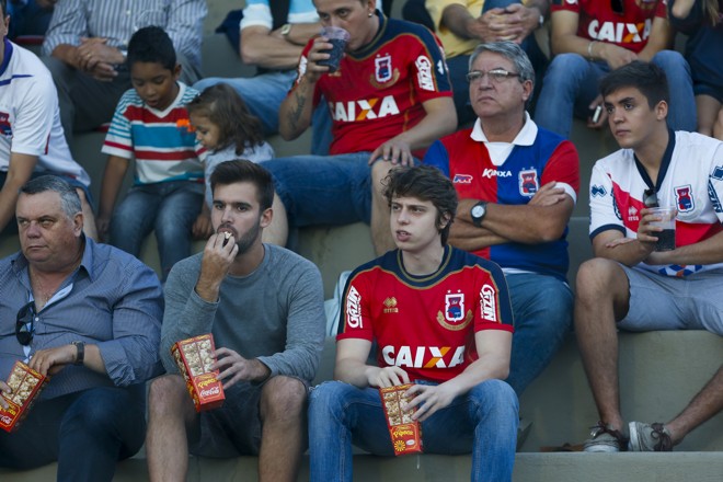 Camiseta em homenagem a participação da Espanha na Copa de 1950 tem agradado os torcedores. | Henry Milleo/Gazeta do Povo