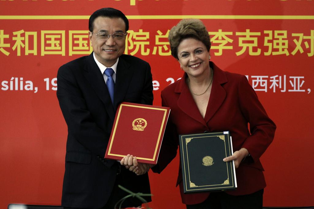 O primeiro ministro chinês, Li Keqiang, e Dilma Rousseff: acordo prevê investimentos de US$ 53 bilhões. | Fernando Bizerra Jr./EFE