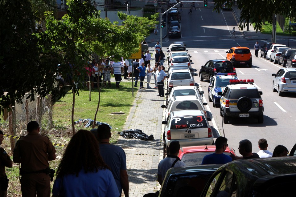 Claudia estava na próximo ao cruzamento das ruas Gastão Câmara e Martin Afonso, quando foi morta durante uma tentativa de assalto | Atila Alberti/Tribuna do Paraná