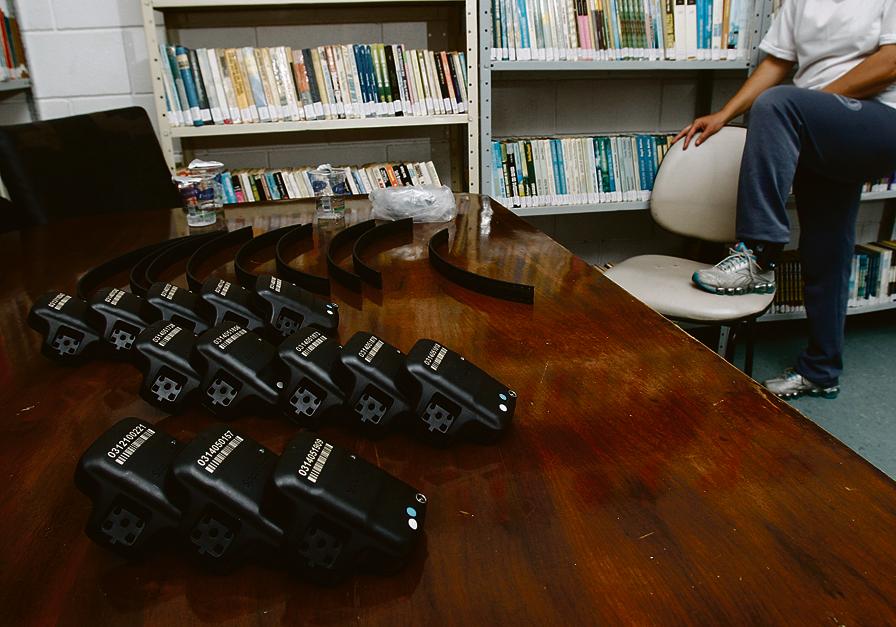 Ao todo, cinco mil tornozeleiras foram contratadas pelo estado a um custo total de R$ 14,4 milhões | André Rodrigues/Gazeta do Povo