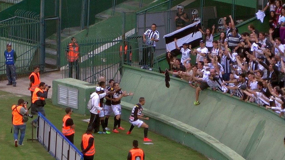 Operário comemorou com a torcida no Couto Pereira | Diogo Costa Marques/Gazeta do Povo