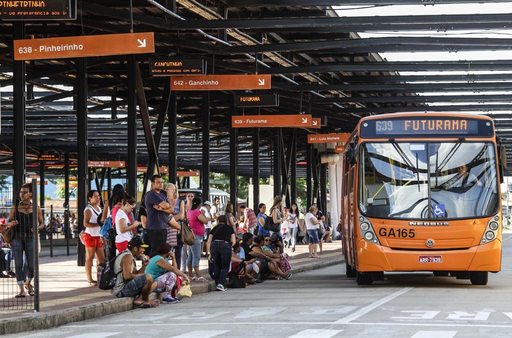 O transporte urbano é um dos setores que deve permanecer com as alíquotas atuais | Daniel Castellano/Gazeta do Povo