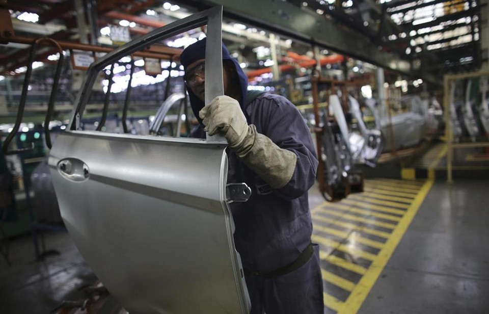 A maior parte do estoque até abril estava concentrada nas concessionárias, onde havia 235,8 mil veículos encalhados | Nacho Doce/Reuters