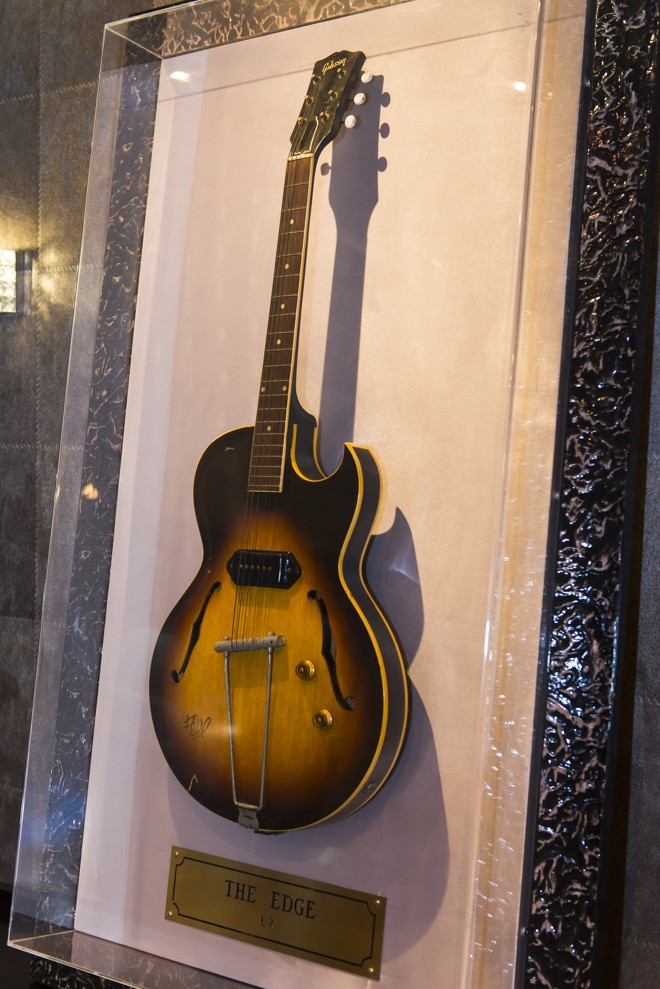 Guitarra de The Edge, do U2. | Fred Kendi/Gazeta do Povo