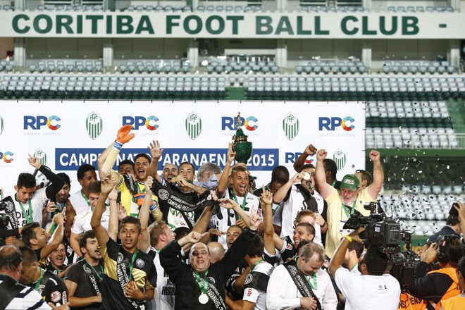Operário campeão paranaense de 2015! | Daniel Castellano/Gazeta do Povo