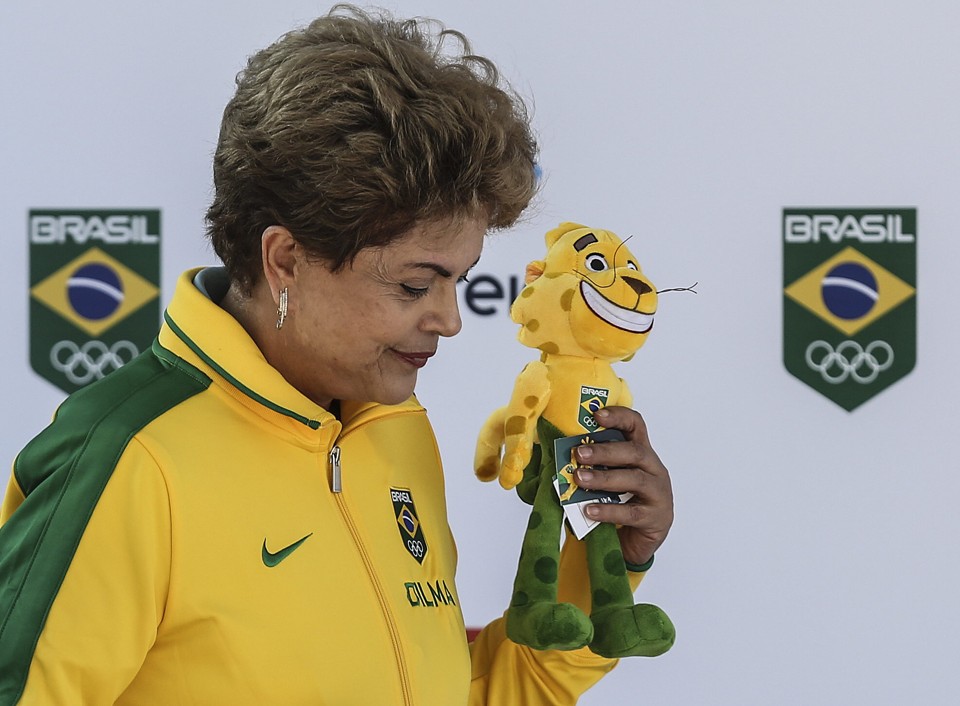 Dilma e a onça-mascote: Planalto avalia que Lula a prejudicou. | Antonio Lacerda/EFE