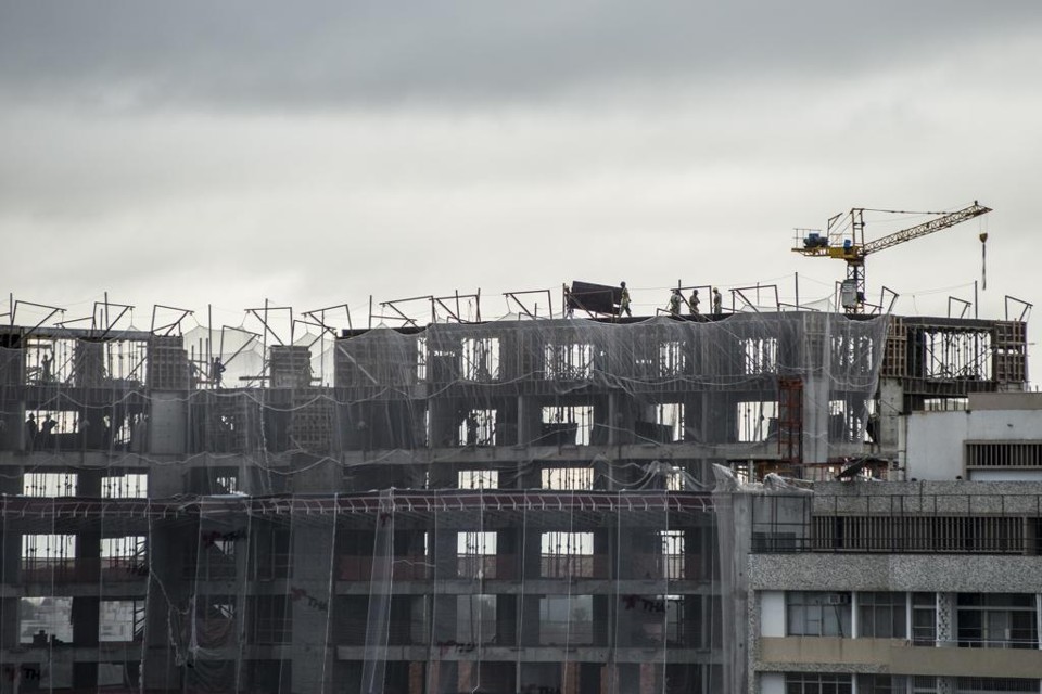 Apesar de mais resistente, financiamento imobiliário também dá sinais de esfriamento: setor vem caindo desde 2010, quando registrou pico de crescimento. | Henry Milleo/Gazeta do Povo