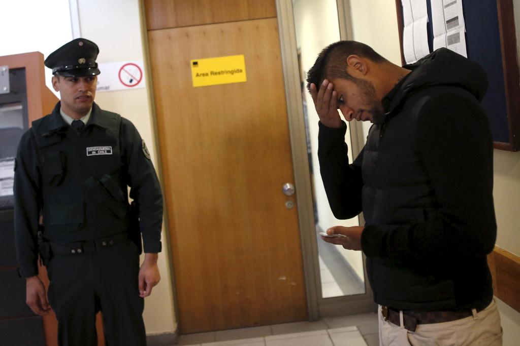 Vidal deixa a delegacia após ser preso por se envolver em acidente de carro. | IVAN ALVARADO/REUTERS